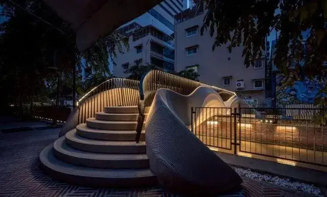 泰国曼谷3D打印低碳混凝土人行桥